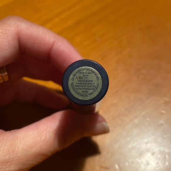 Estée Lauder Pure Color Envy Lipstick - Picture 11 of 15